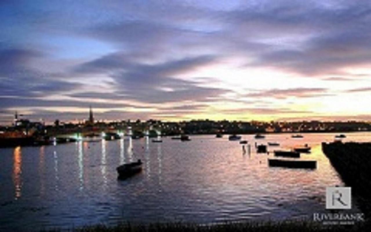 Riverbank House Hotel Ferrybank Екстер'єр фото