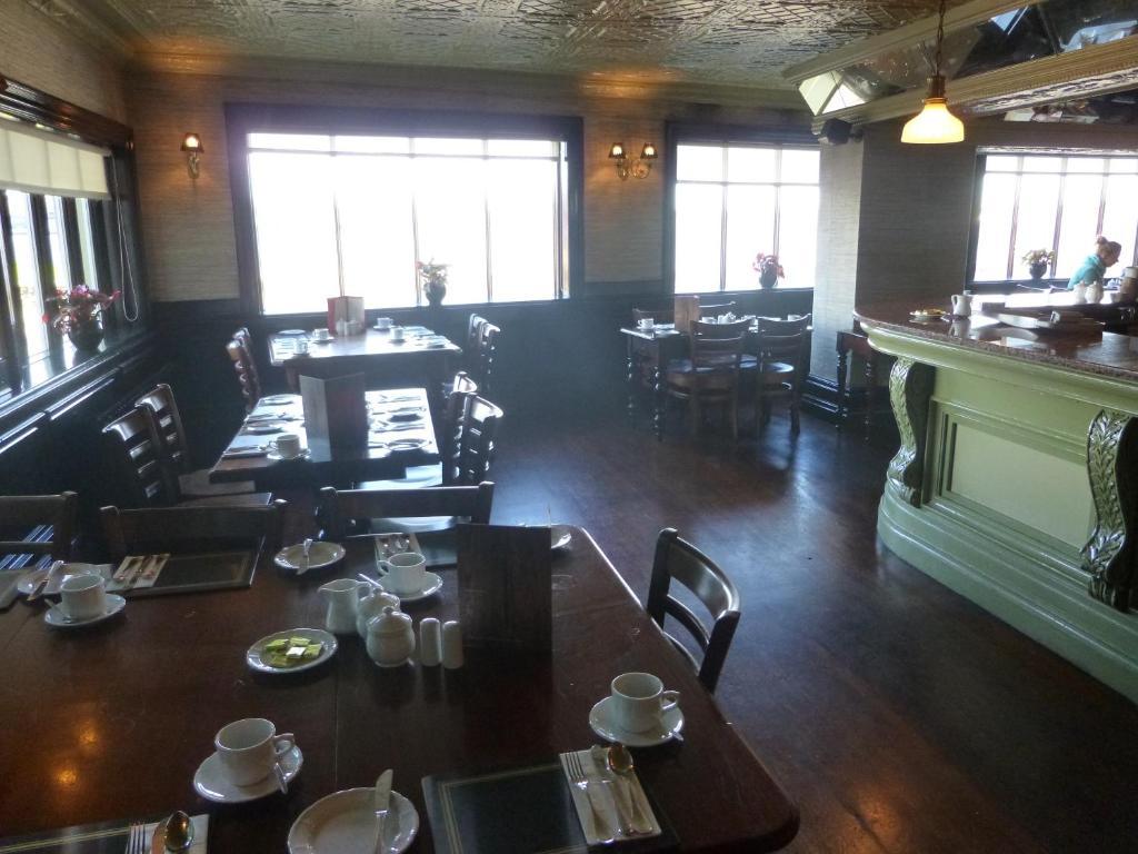 Riverbank House Hotel Ferrybank Екстер'єр фото