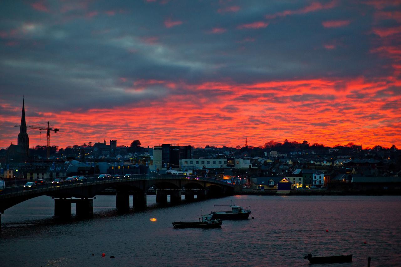 Riverbank House Hotel Ferrybank Екстер'єр фото