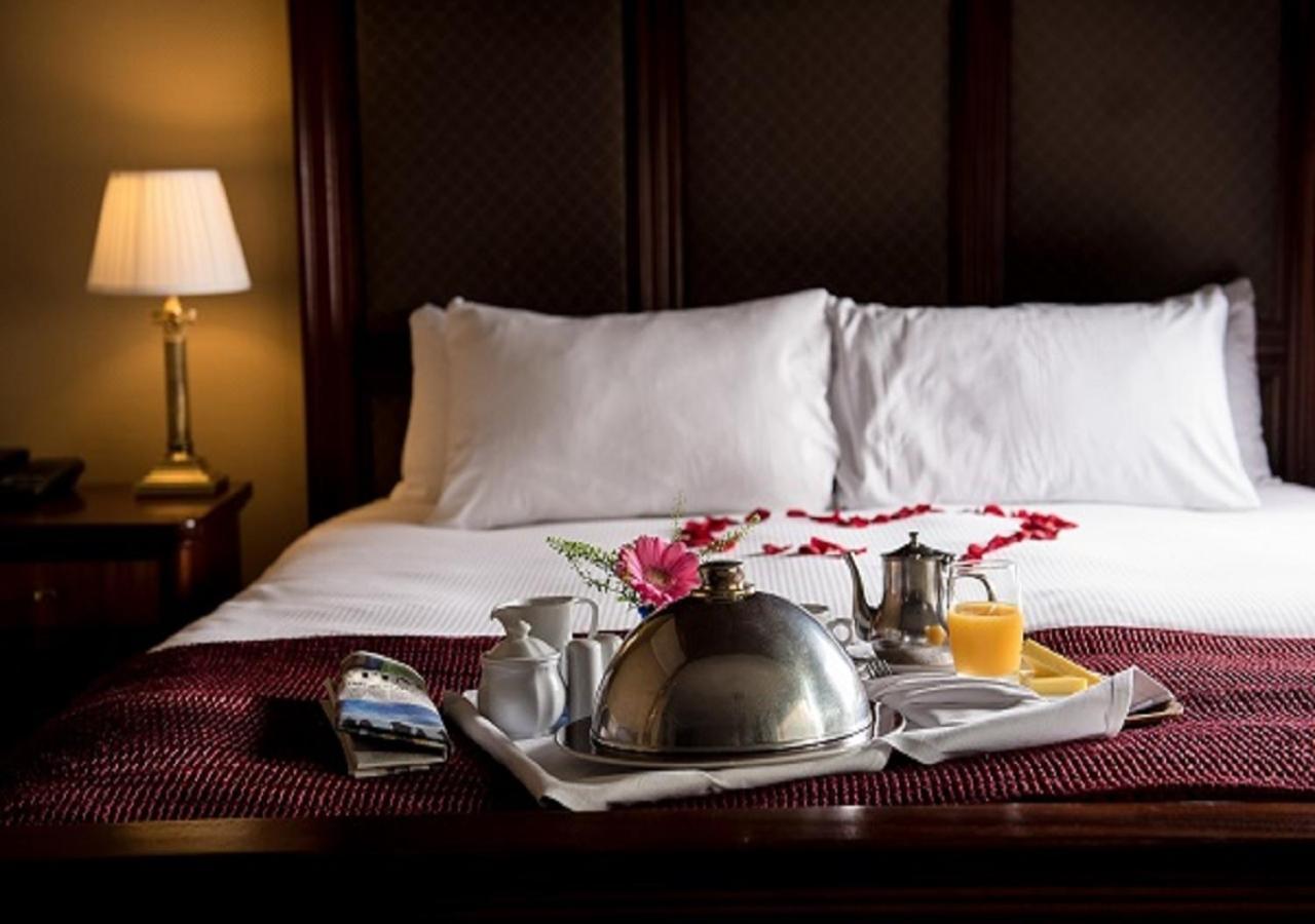 Riverbank House Hotel Ferrybank Екстер'єр фото